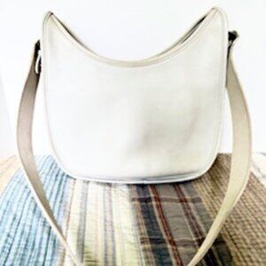 Vintage Coach Becket Zip Bag - White color